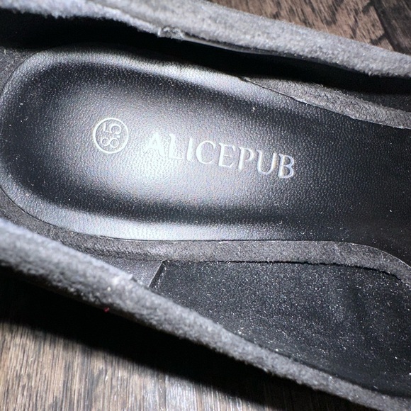 Elegant Black Suede Heels - Picture 3 of 3